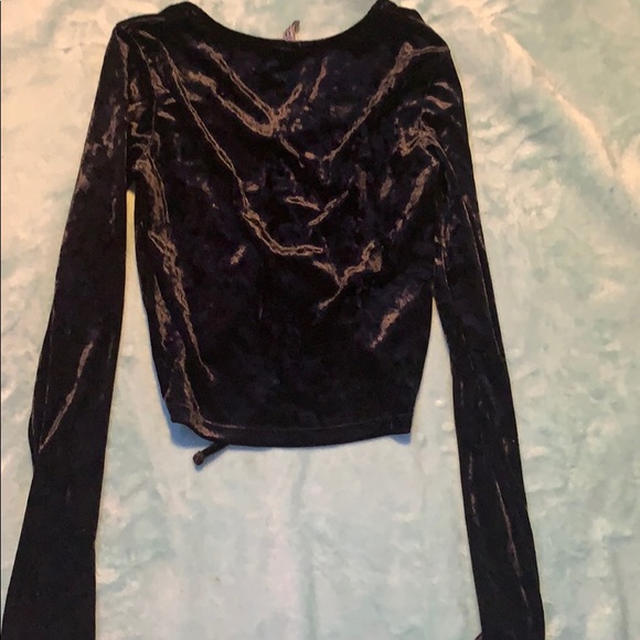 Long sleeve velvet plunging black shirt - Picture 2 of 2